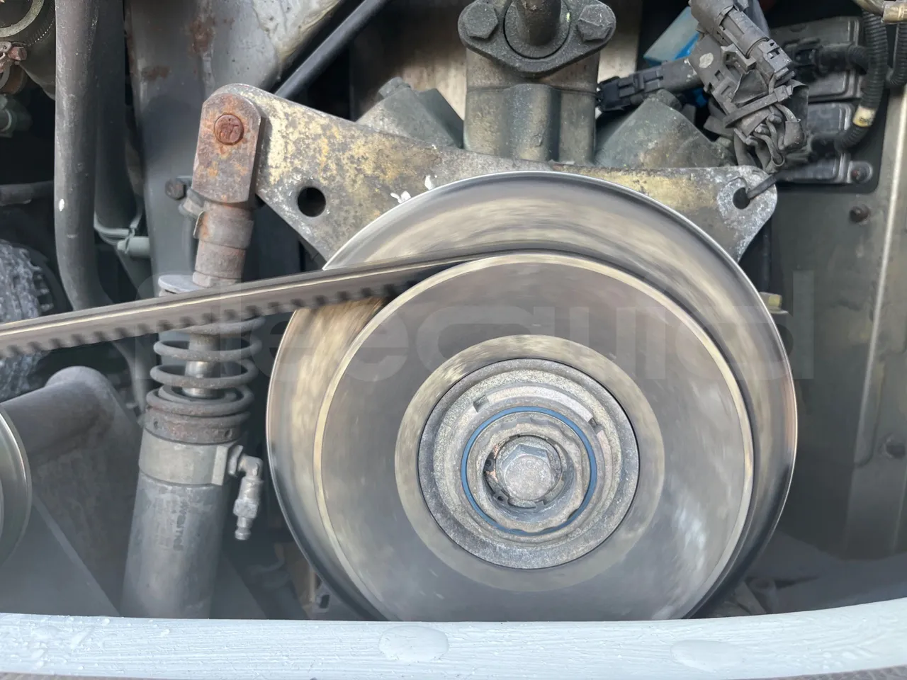 Volvo 9700 B4SC  - Euro6 - 323kW - 12.300mt - air conditioning compressor