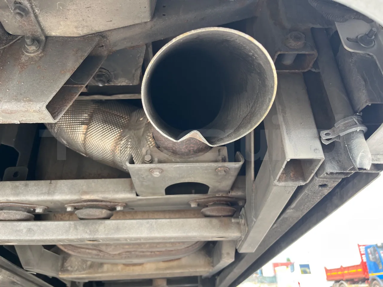 Volvo 9700 B4SC  - Euro6 - 323kW - 12.300mt - exhaust photo