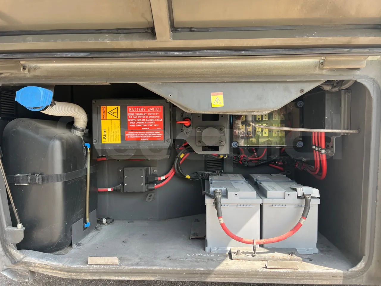 Volvo 9700 B4SC  - Euro6 - 323kW - 12.300mt - external compartments photo