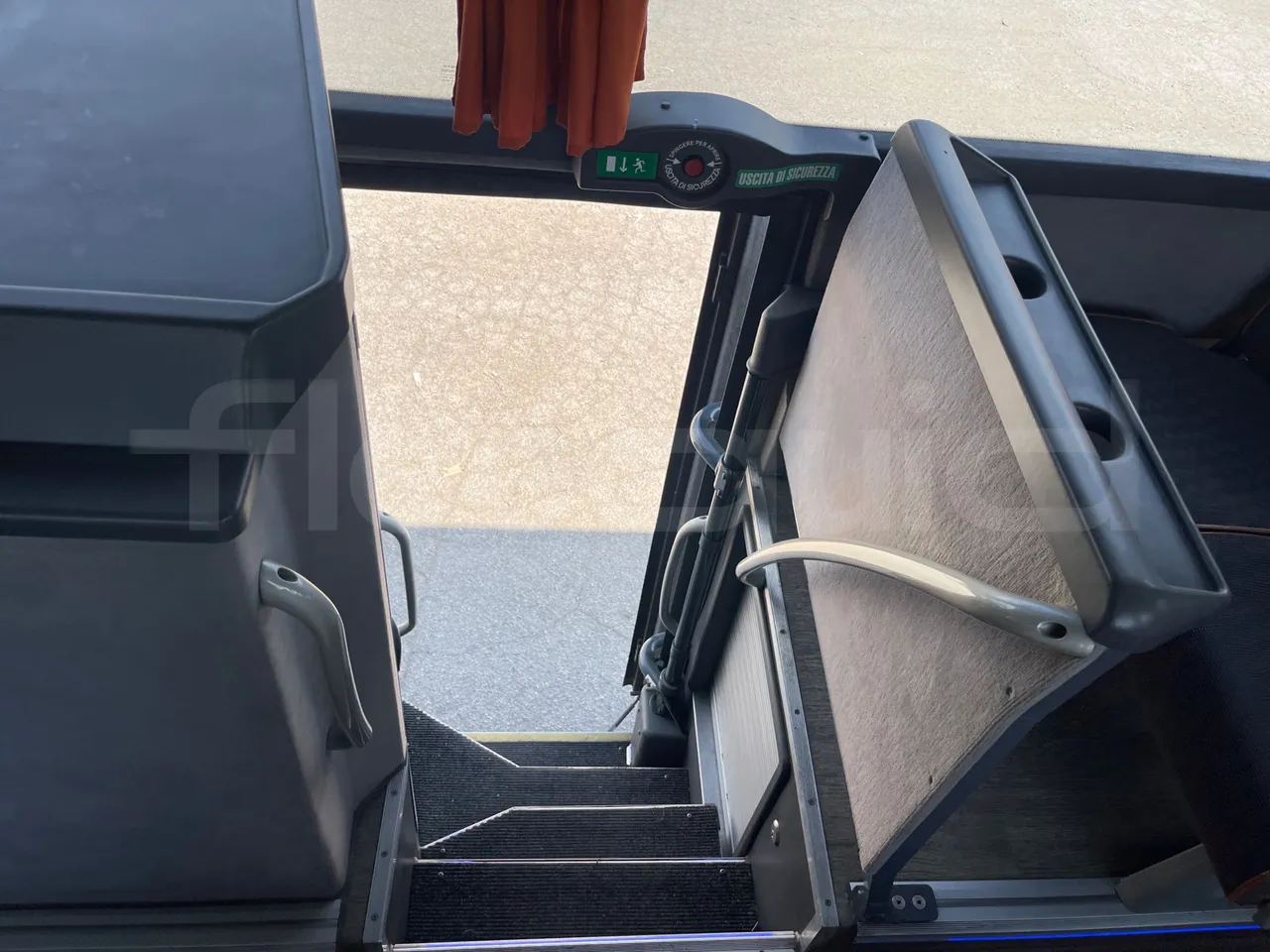 Volvo 9700 B4SC  - Euro6 - 323kW - 12.300mt - folding seat photo