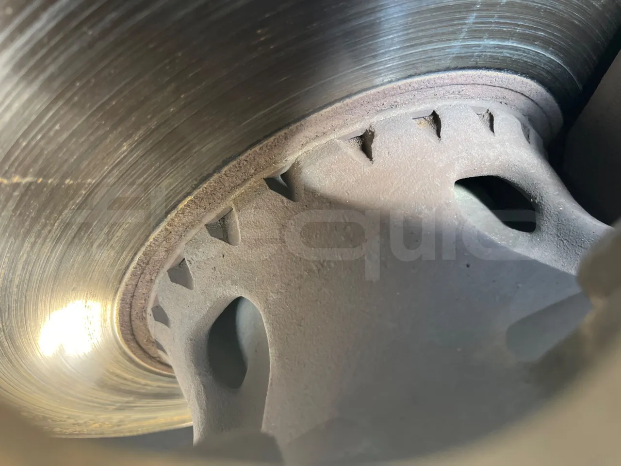 Volvo 9700 B4SC  - Euro6 - 323kW - 12.300mt - front discs left