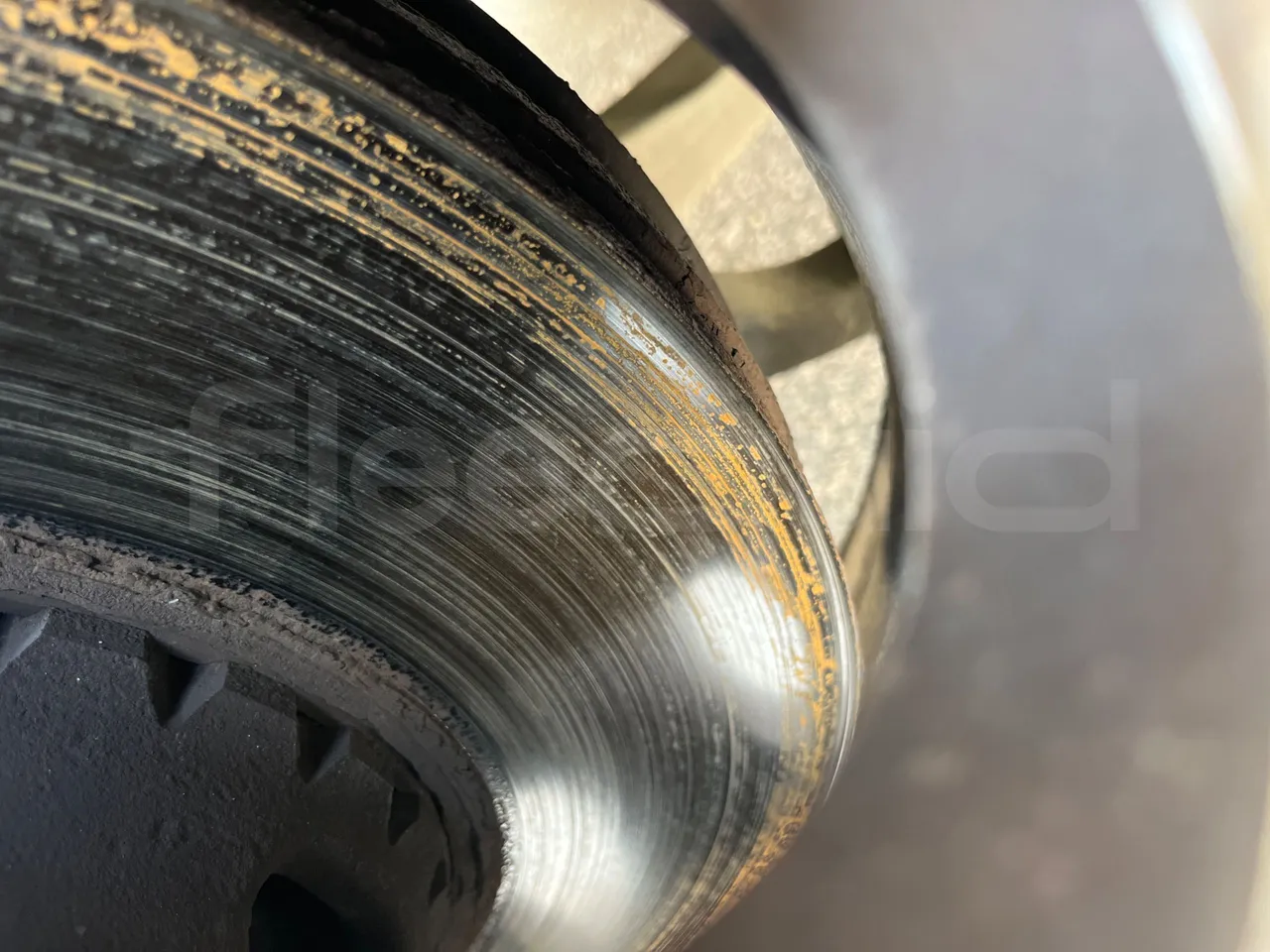 Volvo 9700 B4SC  - Euro6 - 323kW - 12.300mt - front discs right
