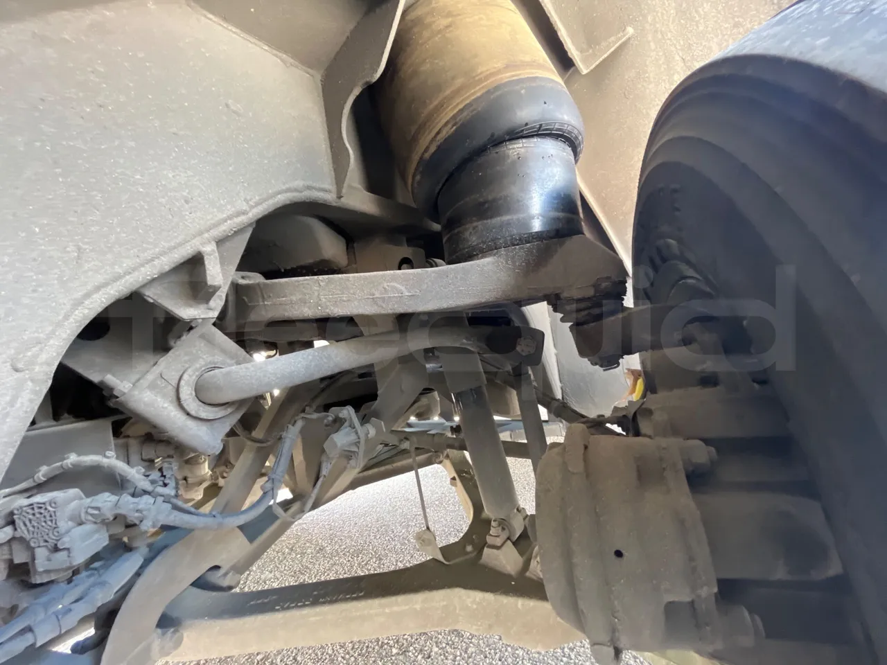 Volvo 9700 B4SC  - Euro6 - 323kW - 12.300mt - front shock absorbers right