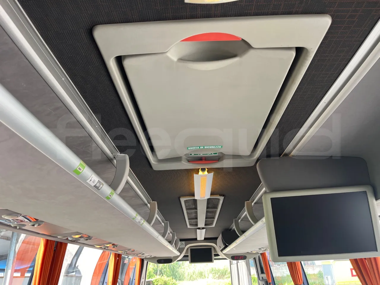 Volvo 9700 B4SC  - Euro6 - 323kW - 12.300mt - roof hatch 2