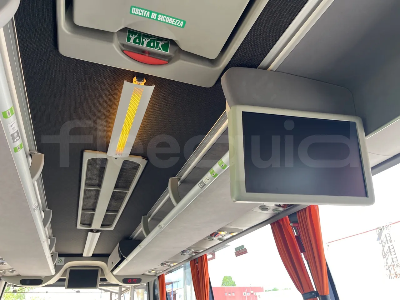 Volvo 9700 B4SC  - Euro6 - 323kW - 12.300mt - monitor detail photo