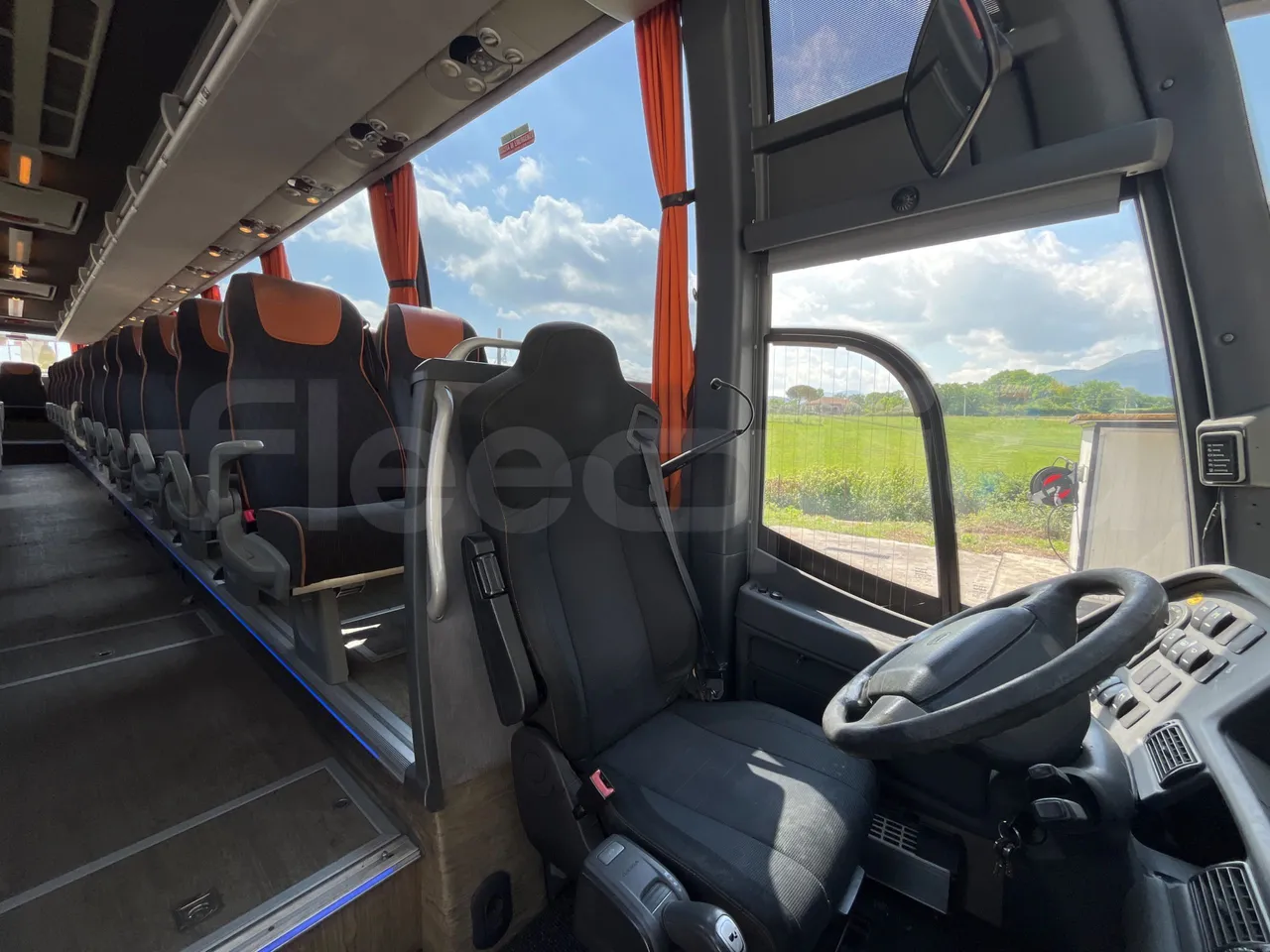 Volvo 9700 B4SC  - Euro6 - 323kW - 12.300mt - power outlets detail