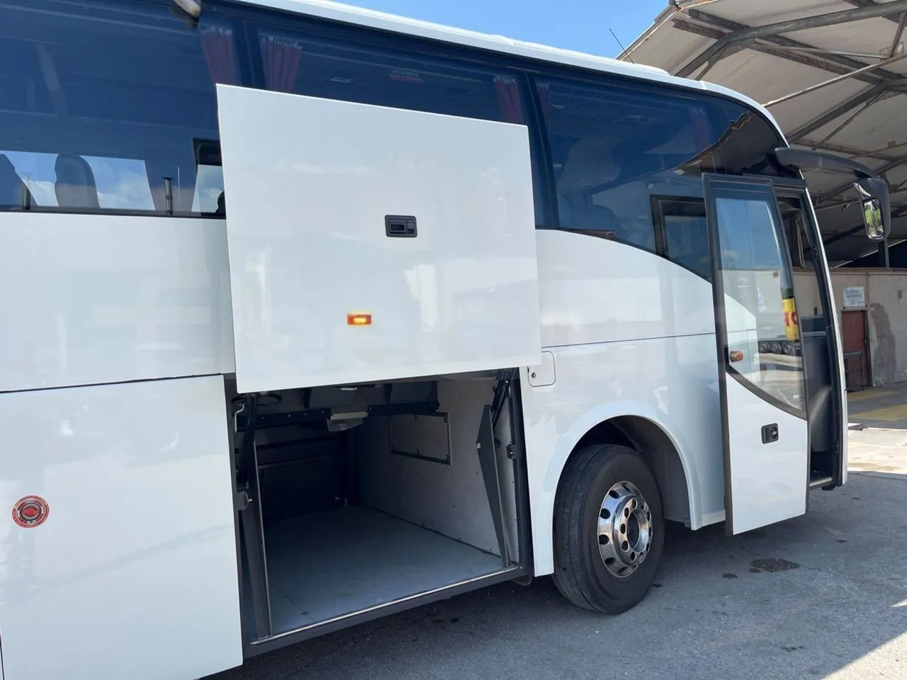 Volvo 9700 B4SC  - Euro6 - 323kW - 12.300mt - platform open photo
