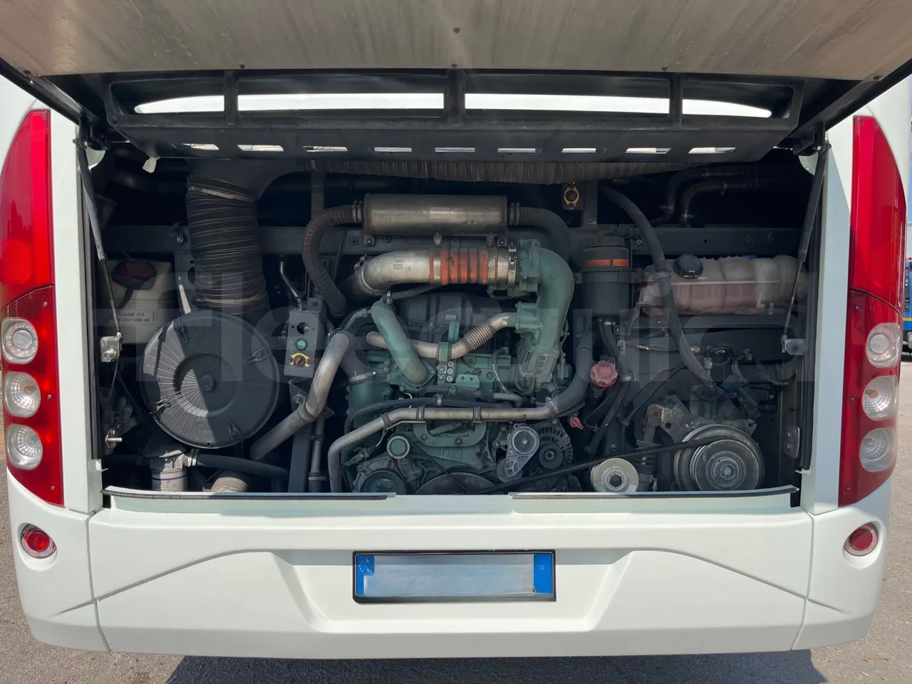 Volvo 9700 B4SC  - Euro6 - 323kW - 12.300mt - rear hatch open
