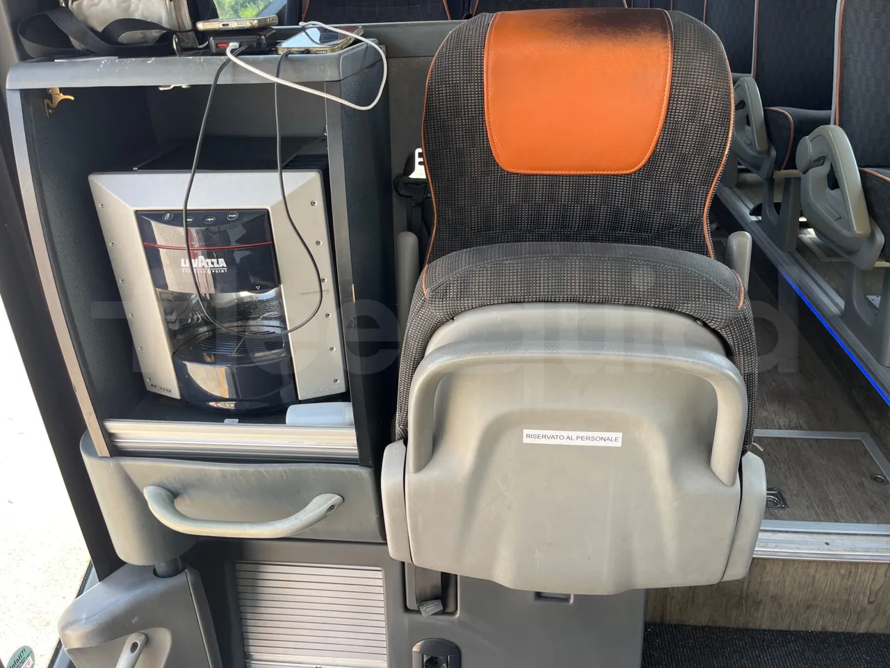 Volvo 9700 B4SC  - Euro6 - 323kW - 12.300mt - hostess seat photo