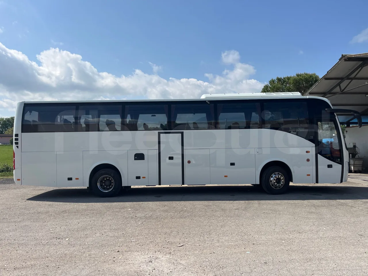 Volvo 9700 B4SC  - Euro6 - 323kW - 12.300mt - right side doors closed