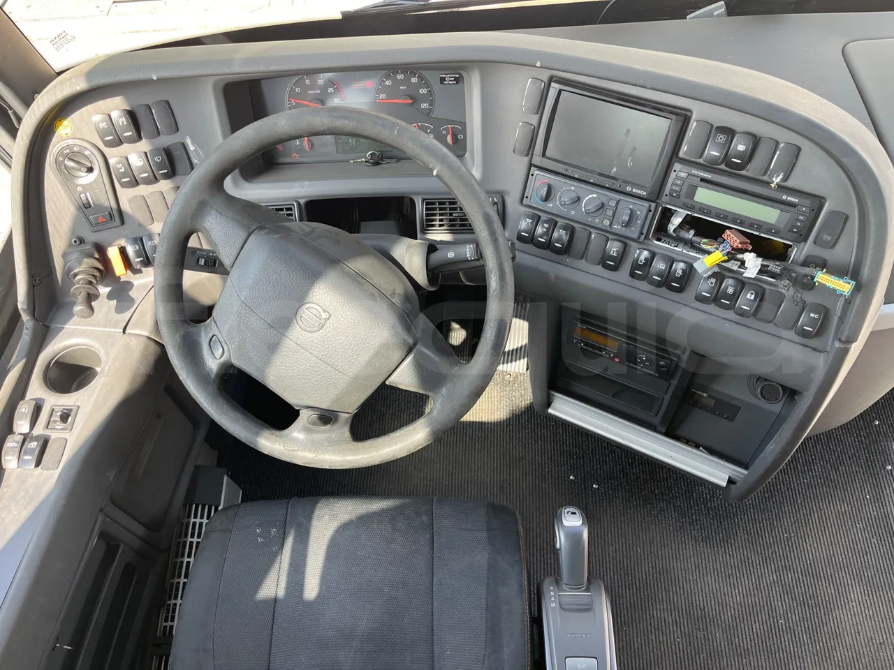 Volvo 9700 B4SC  - Euro6 - 323kW - 12.300mt - steering wheel photo