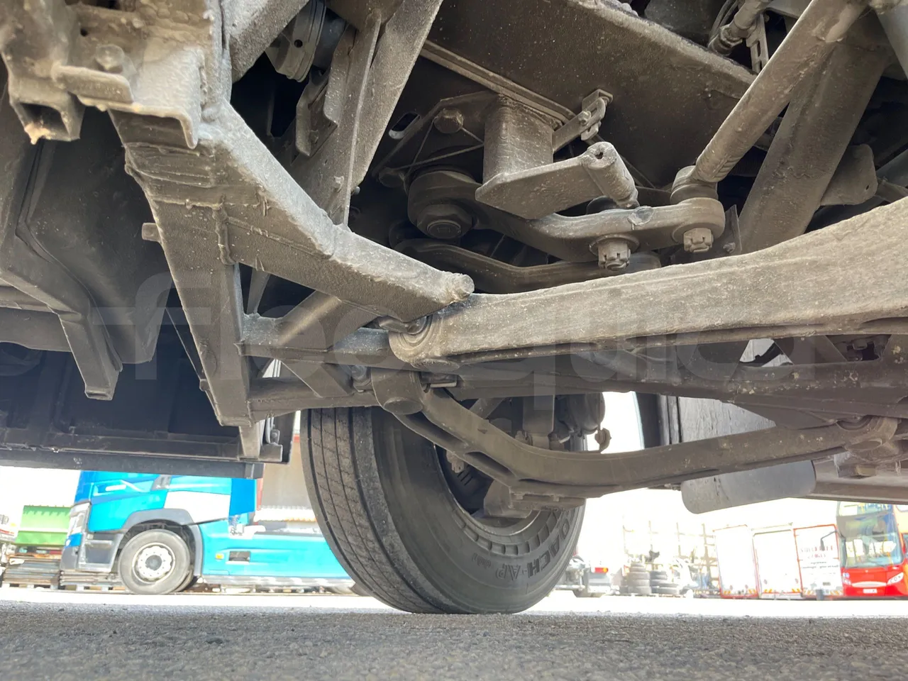 Volvo 9700 B4SC  - Euro6 - 323kW - 12.300mt - front axle left side