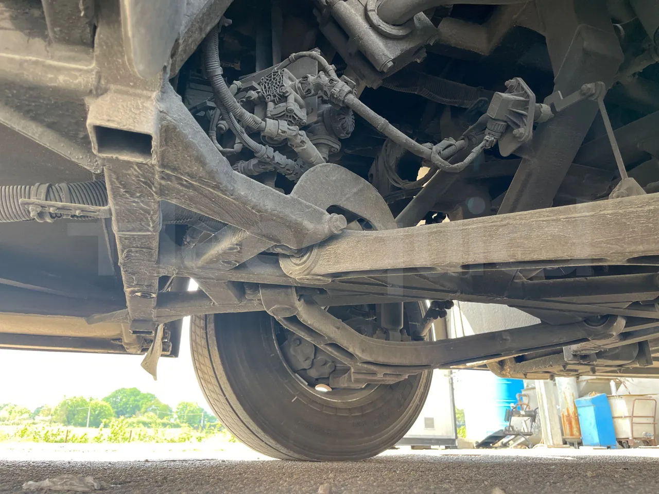 Volvo 9700 B4SC  - Euro6 - 323kW - 12.300mt - front axle right side