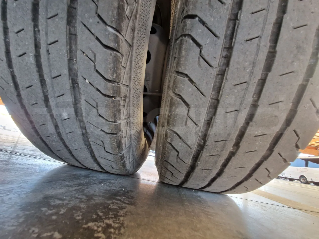 Iveco Indcar WGIVMY11 MOBI SCUOLABUS - EUR6 - 100Kw - 8,592m - tread condition second axle tires right