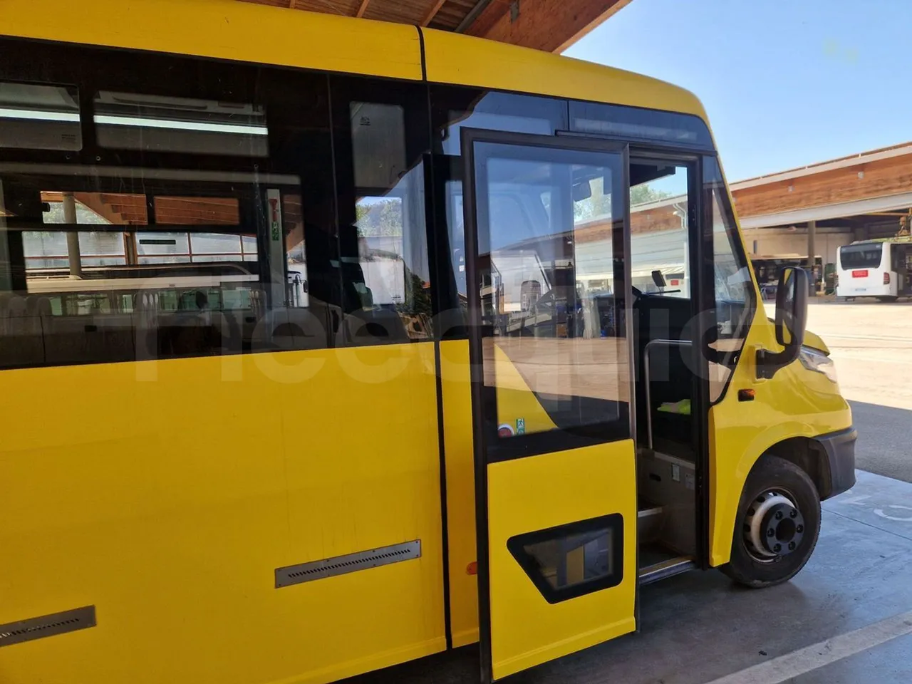 Iveco Indcar WGIVMY11 MOBI SCUOLABUS - EUR6 - 100Kw - 8,592m - platform open photo