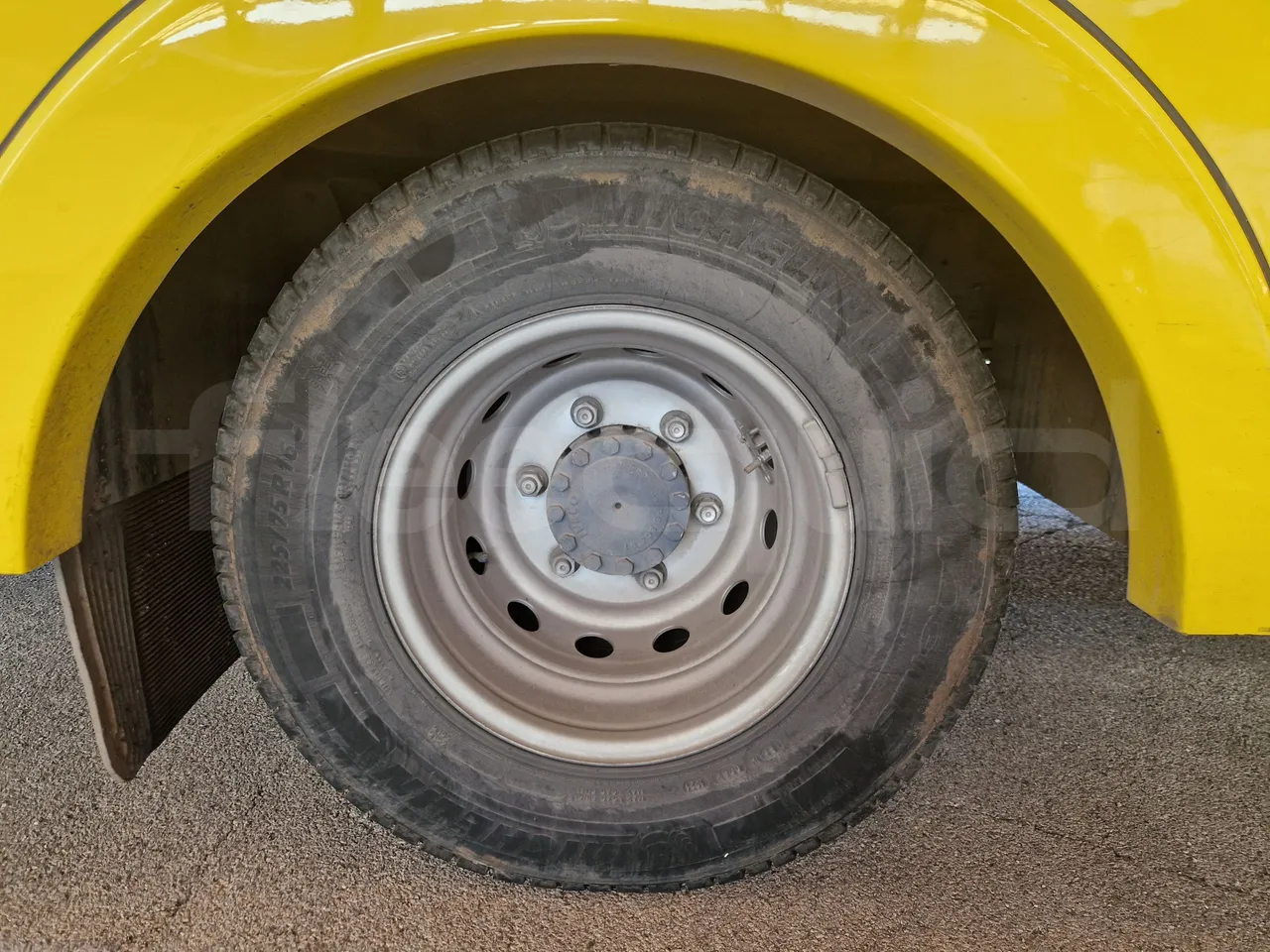 Iveco Indcar WGIVMY11 MOBI SCUOLABUS - EUR6 - 100Kw - 8,592m - front left tire measurements