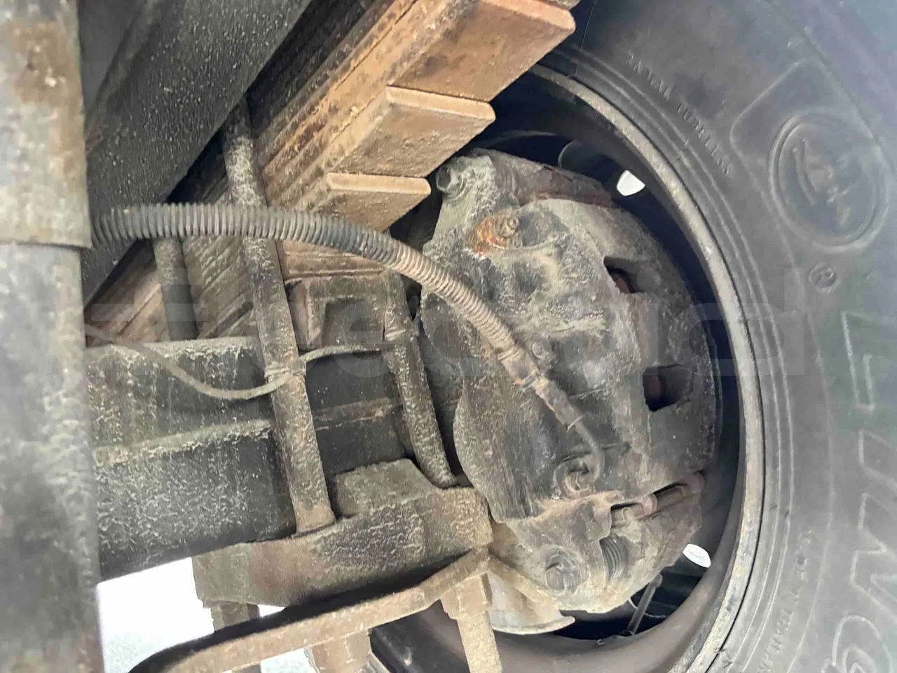 International PB10500 - axle 2 caliper brakes right