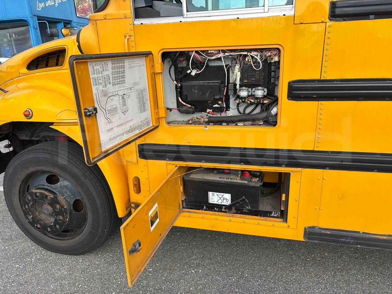 International PB10500 - external compartments photo