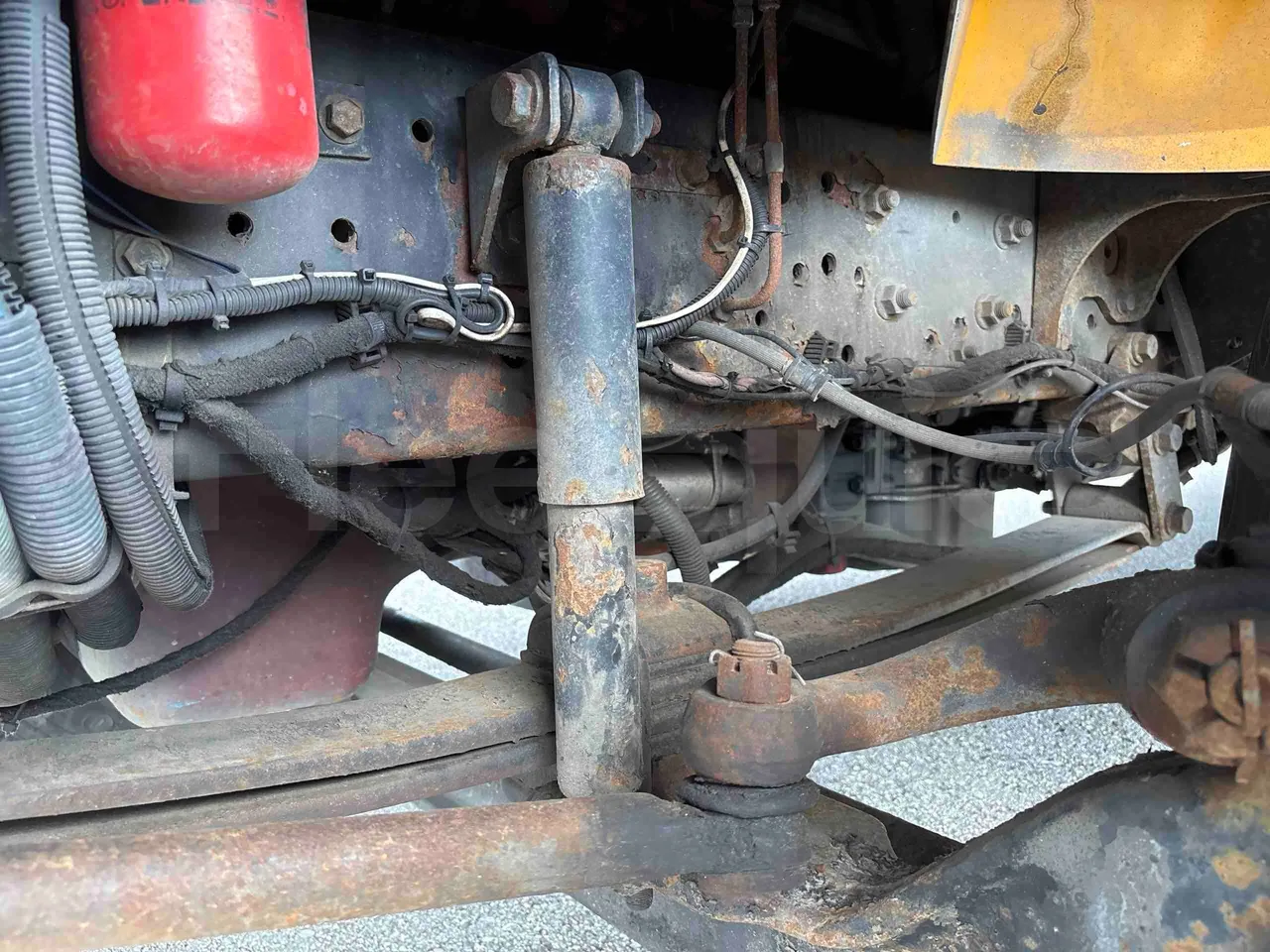 International PB10500 - front shock absorbers left