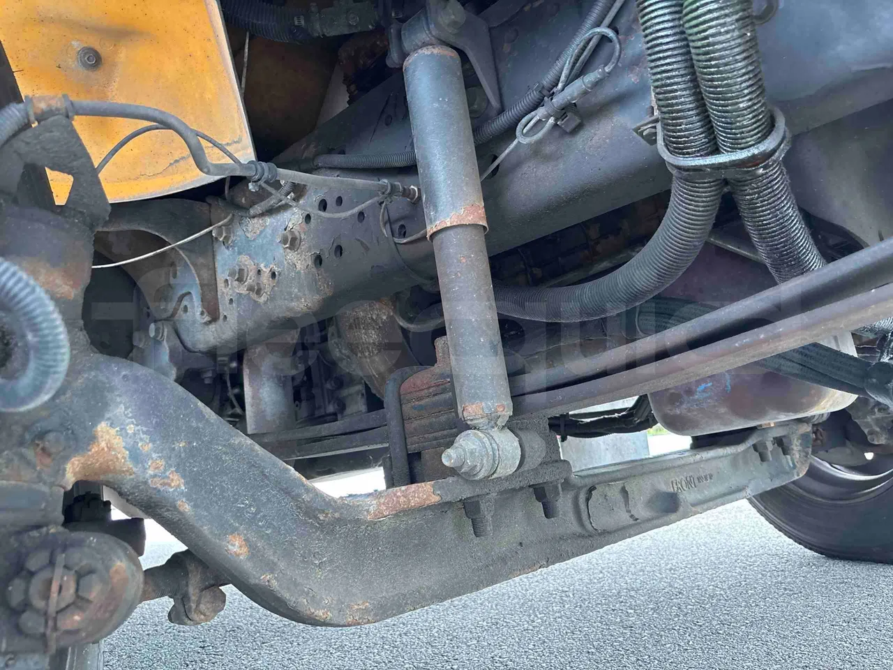 International PB10500 - front shock absorbers right