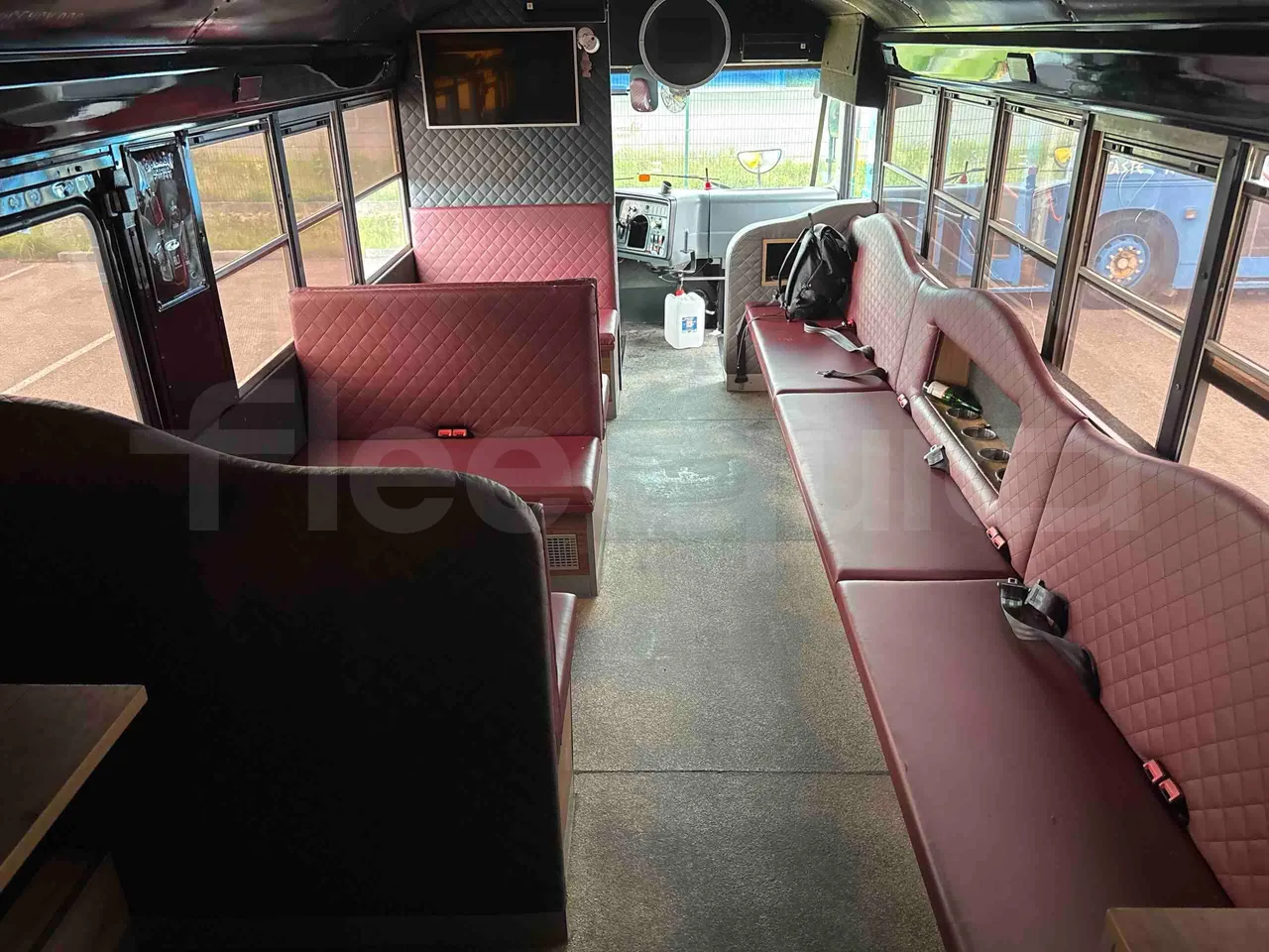 International PB10500 - forward view middle aisle