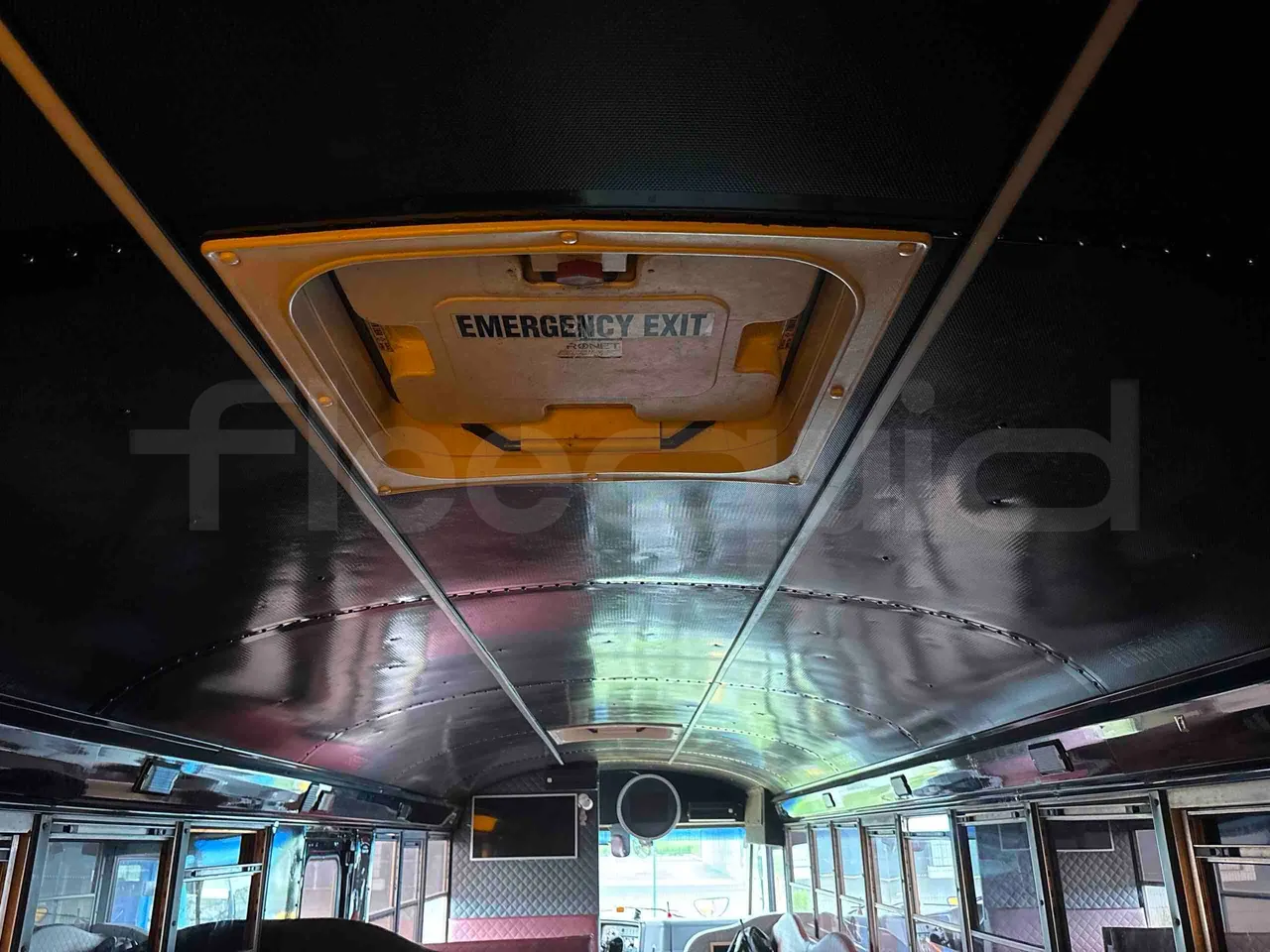 International PB10500 - overhead compartments photo