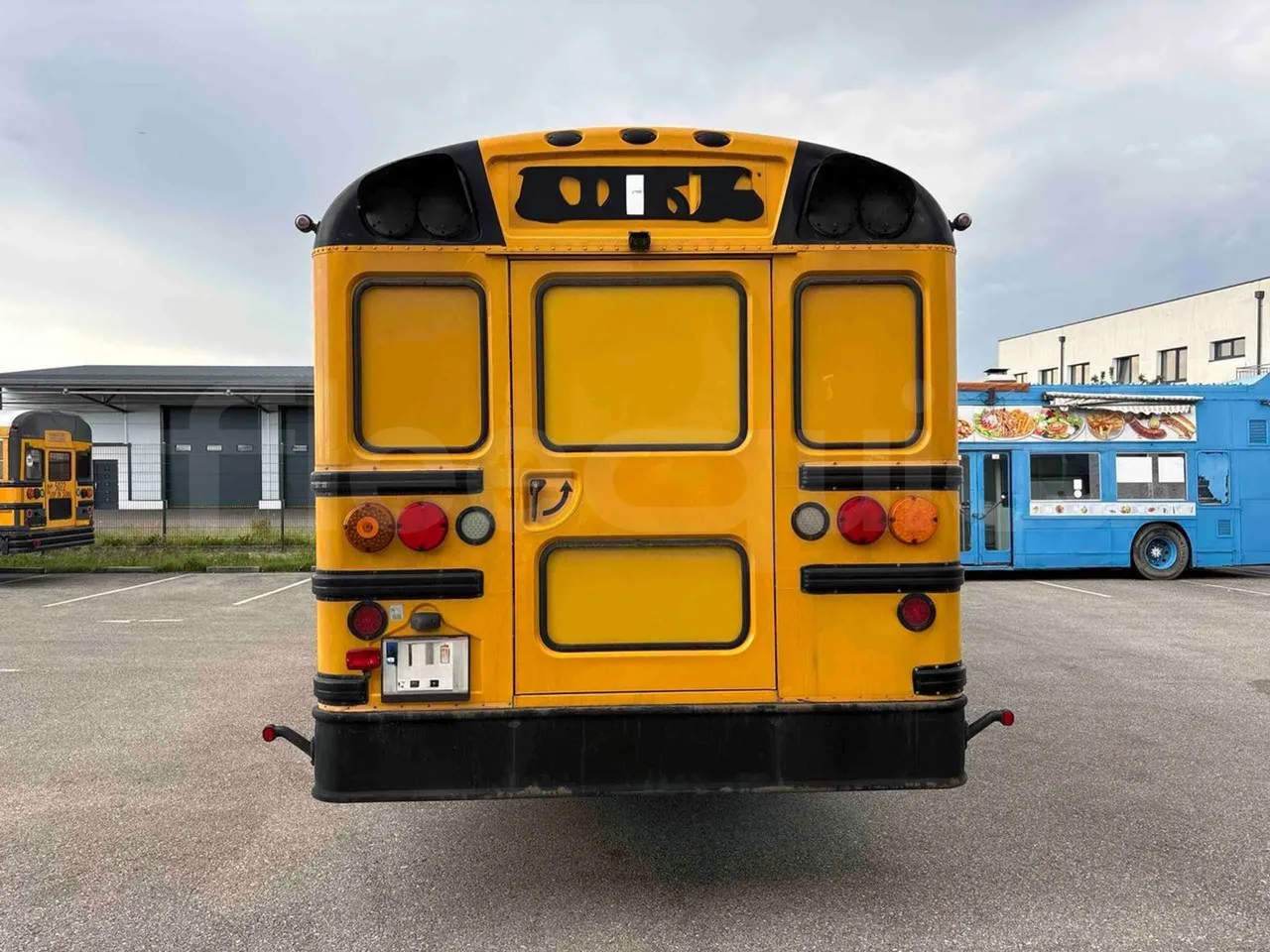 International PB10500 - rear hatch closed