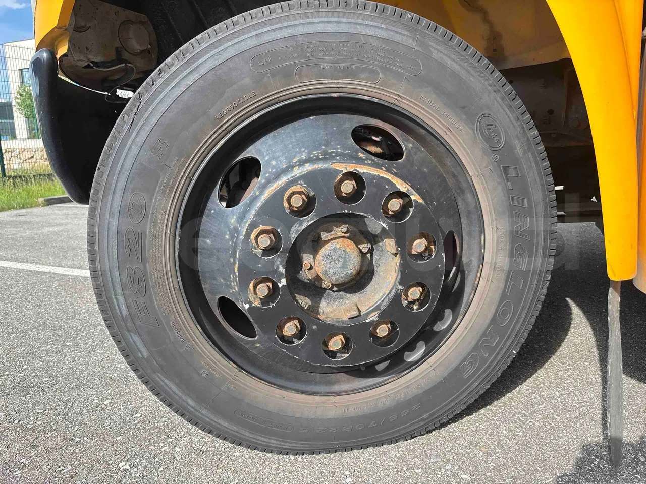 International PB10500 - front left tire measurements