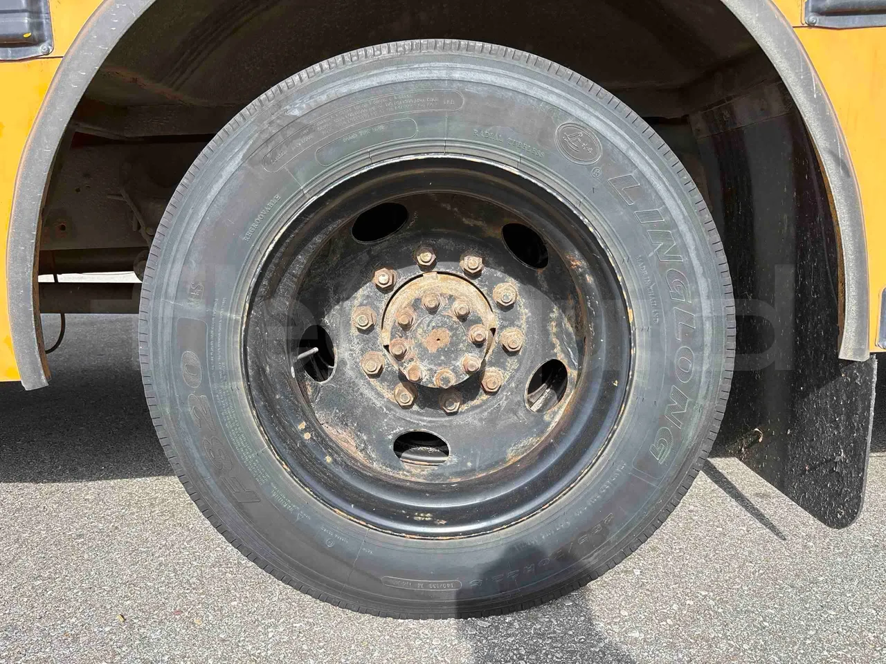 International PB10500 - rear left tire photo