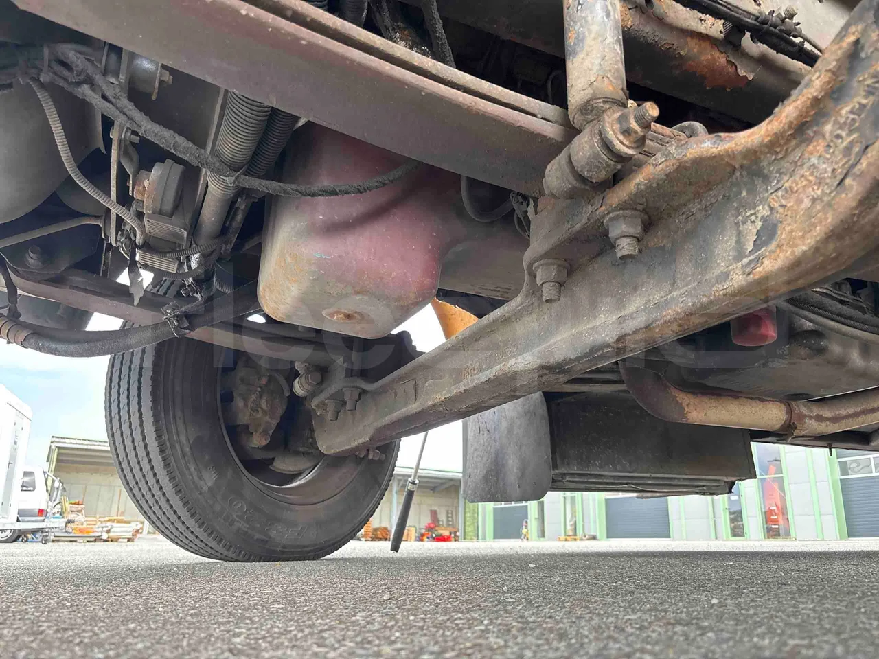 International PB10500 - front axle left side