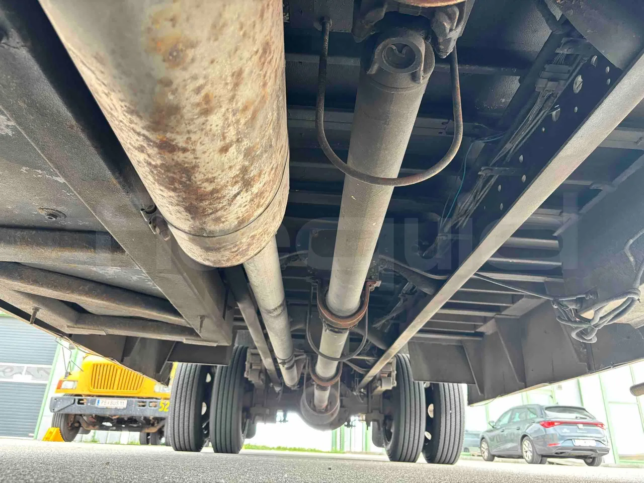 International PB10500 - central undercarriage photo