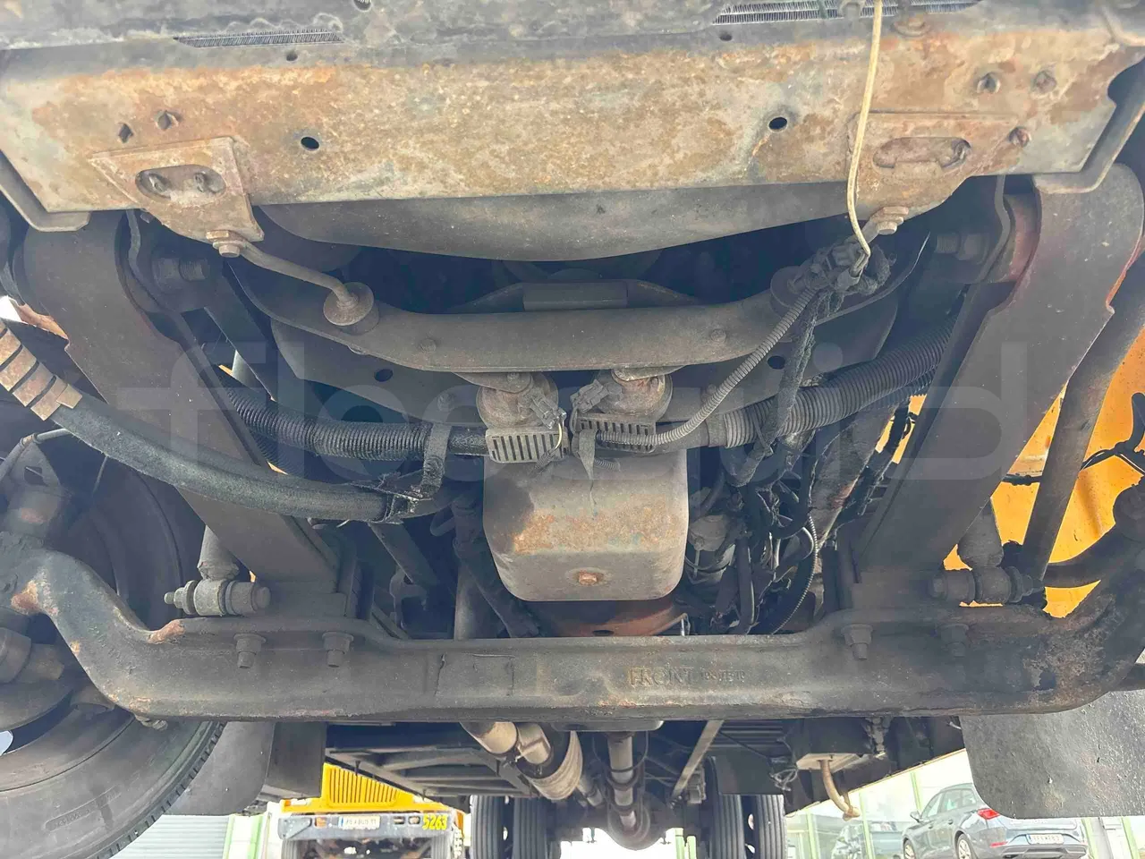 International PB10500 - front undercarriage from front