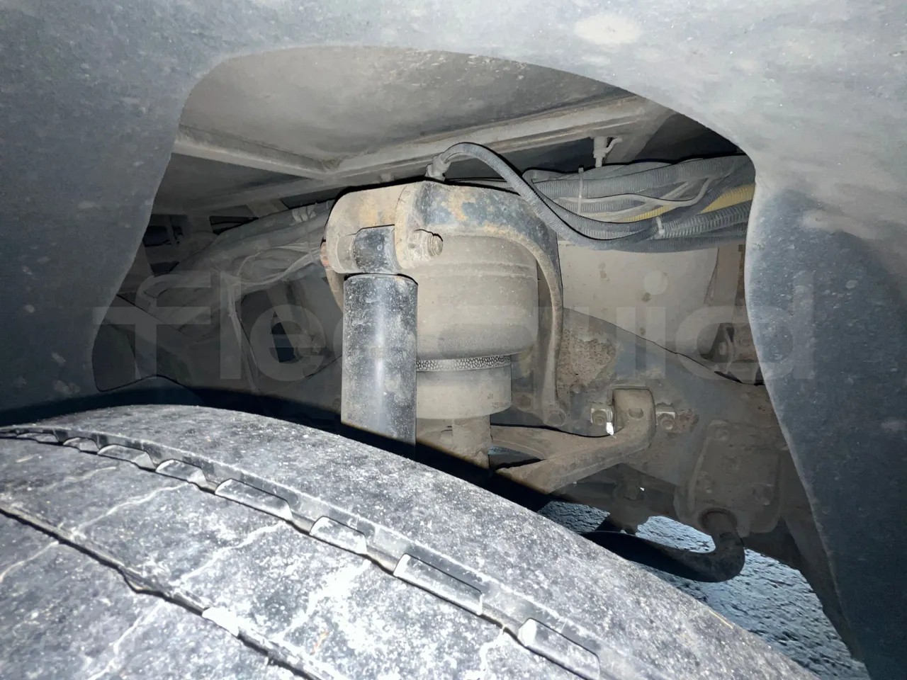 Irisbus 397E.12 397E.12 - Euro5 - 331kW -  12.410mt - front shock absorbers left