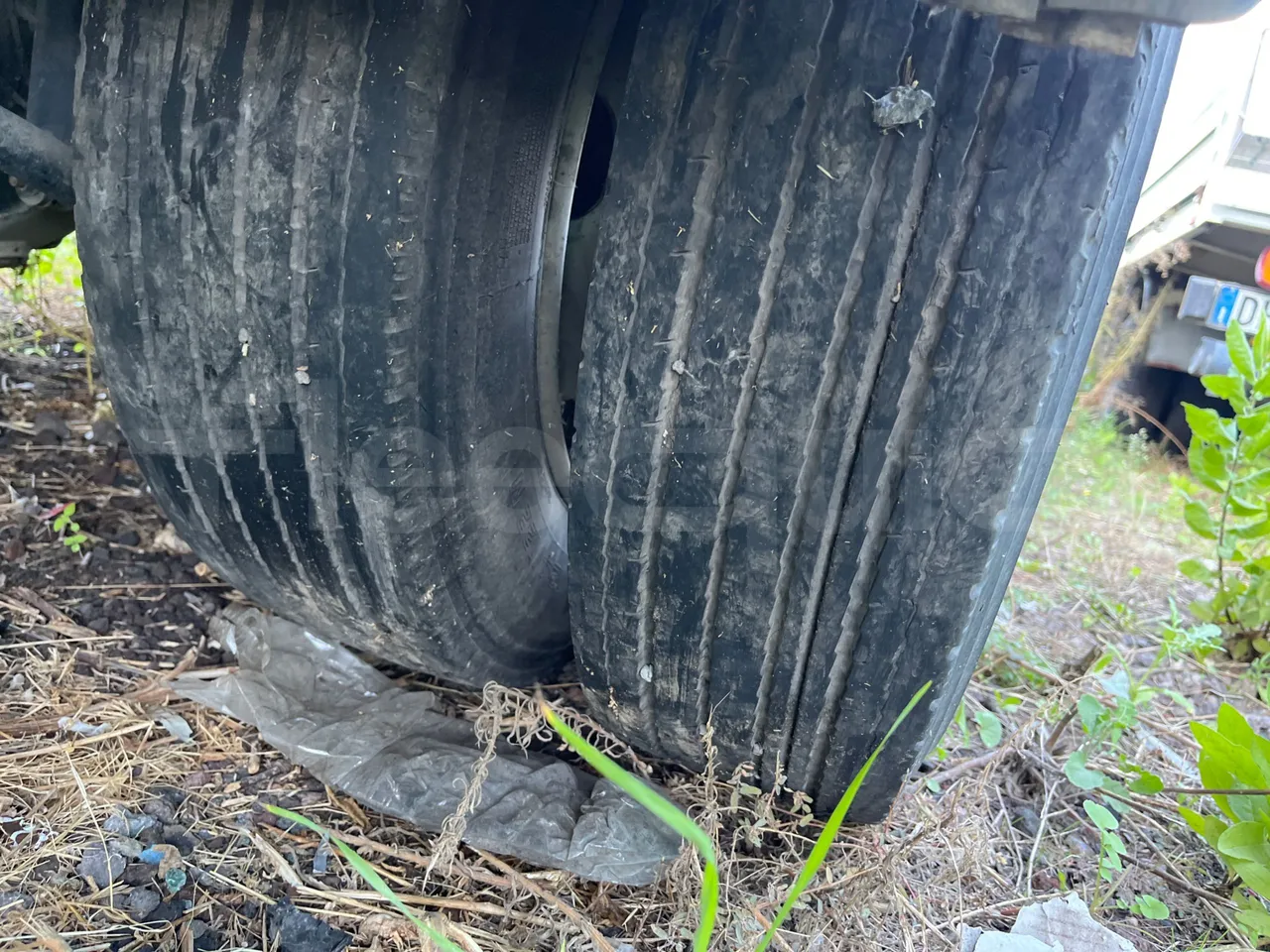 MITSUBISHI FUSO FE4P10TF1N - Euro6 - 110kW -  7.060mt - tread condition front tires left