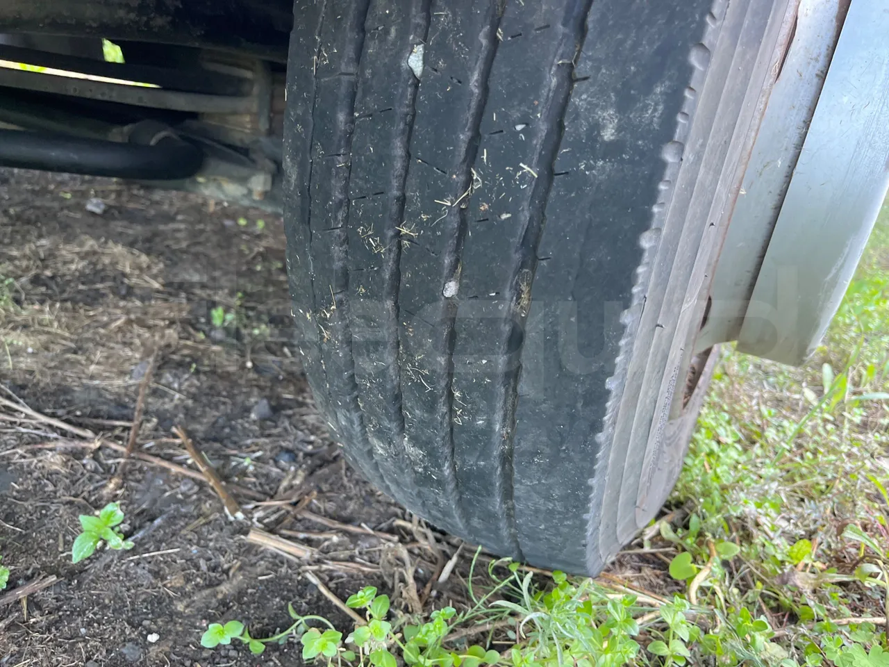 MITSUBISHI FUSO FE4P10TF1N - Euro6 - 110kW -  7.060mt - tread condition front tires right