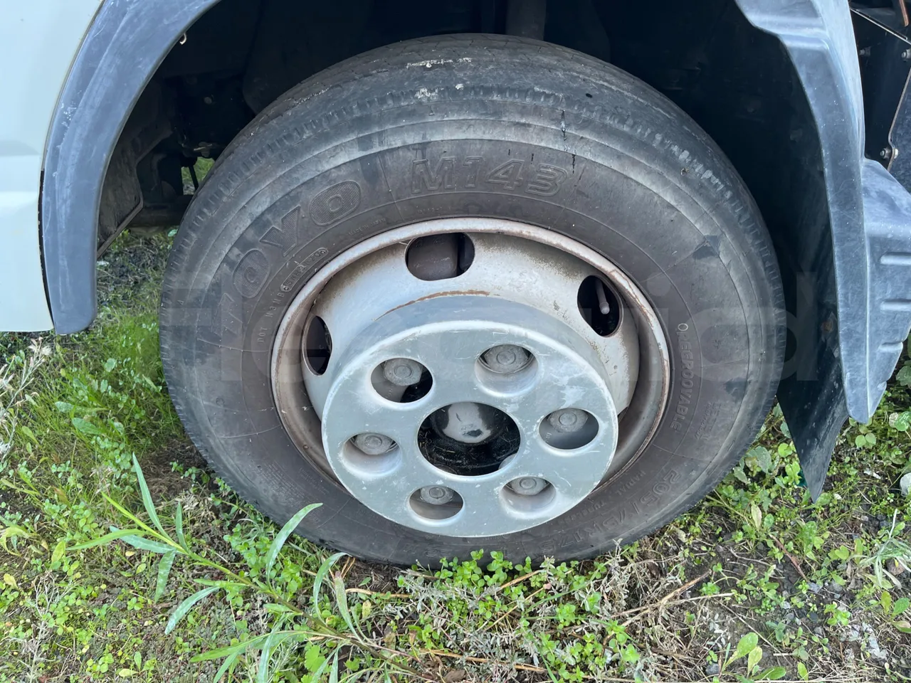 MITSUBISHI FUSO FE4P10TF1N - Euro6 - 110kW -  7.060mt - front left tire measurements