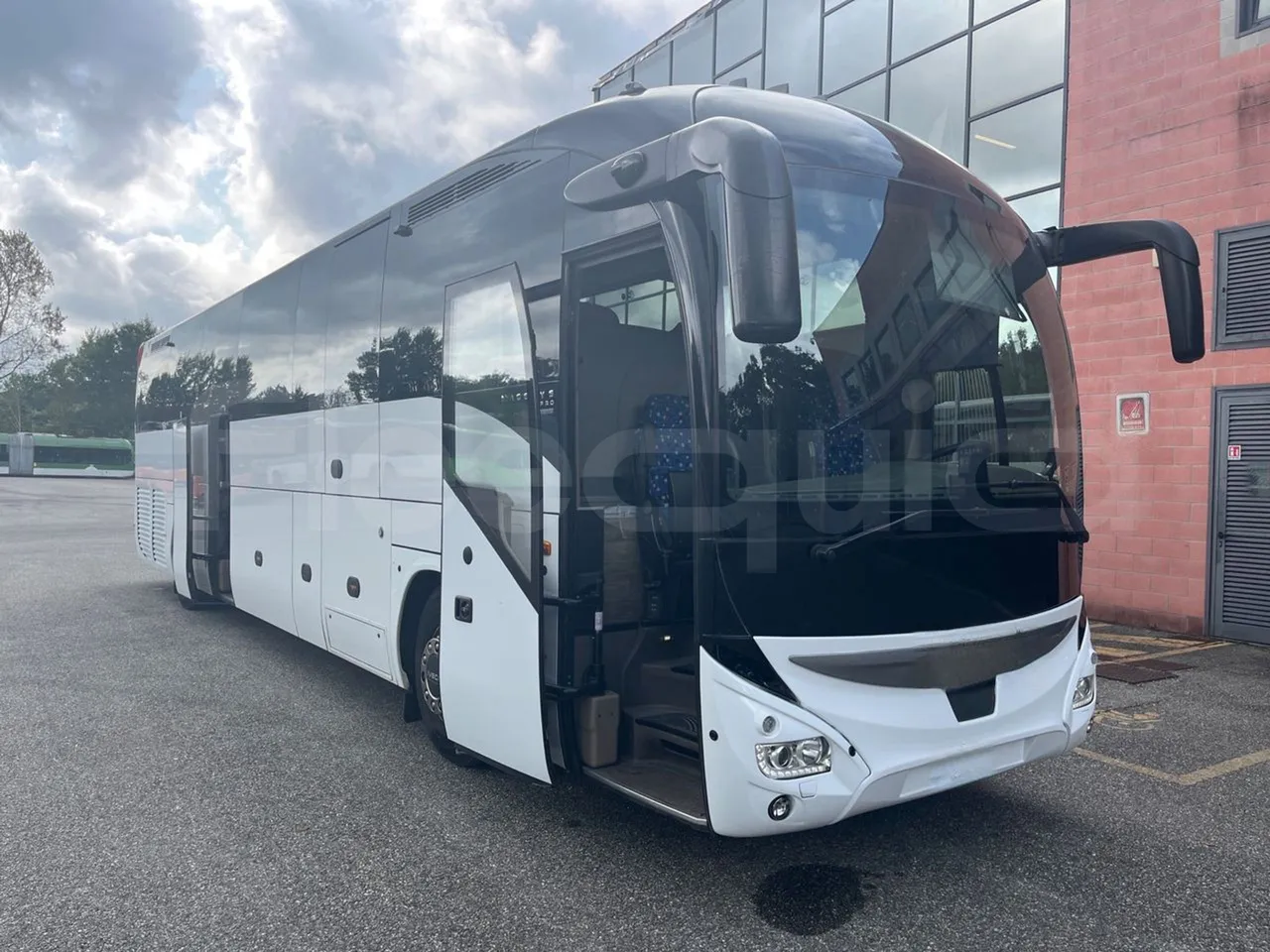 Iveco Magelys SFR2XX - Euro6 - 12,83m - 294kw - 3/4 right front doors open