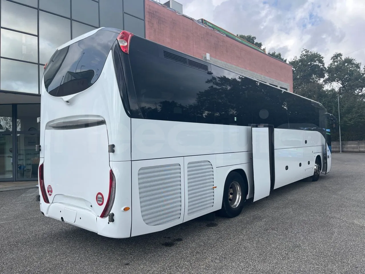 Iveco Magelys SFR2XX - Euro6 - 12,83m - 294kw - 3/4 right rear doors open