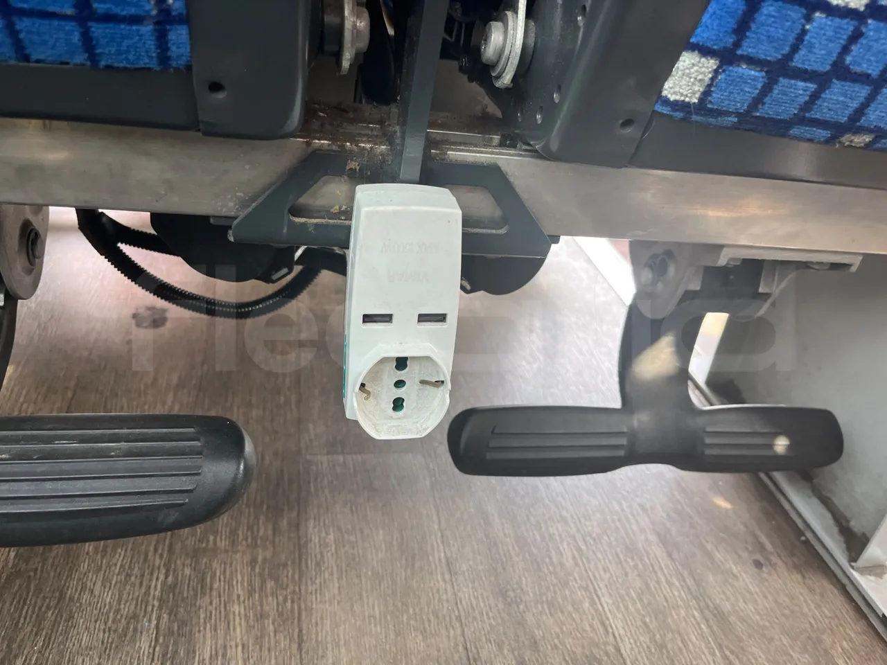 Iveco Magelys SFR2XX - Euro6 - 12,83m - 294kw - usb charging detail