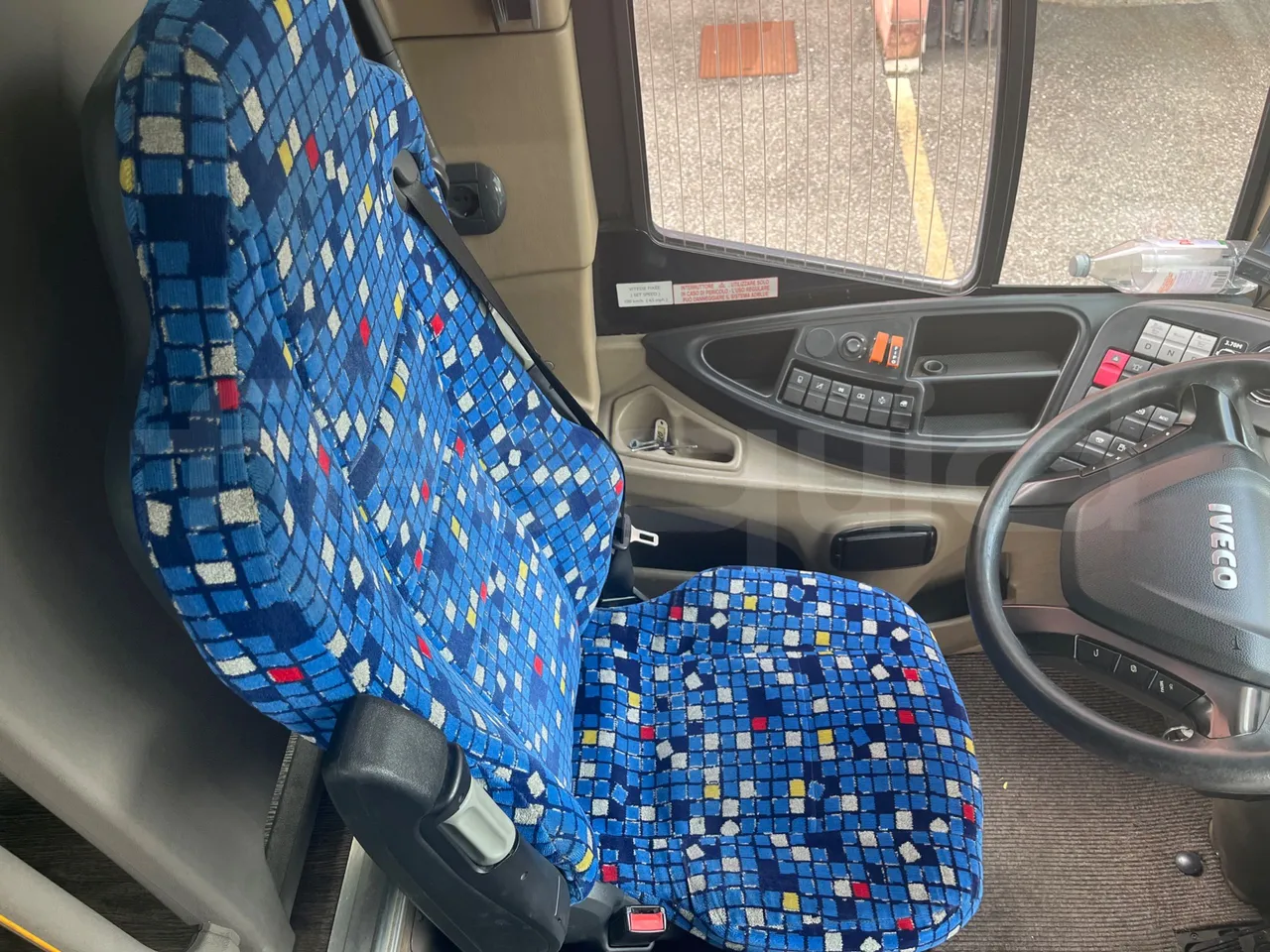 Iveco Magelys SFR2XX - Euro6 - 12,83m - 294kw - driver's seat photo