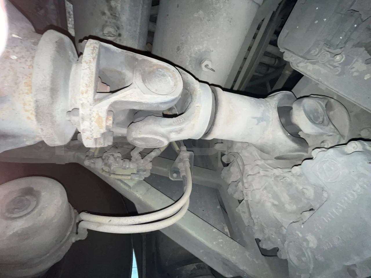 Iveco Magelys SFR2XX - Euro6 - 12,83m - 294kw - driveshaft photo