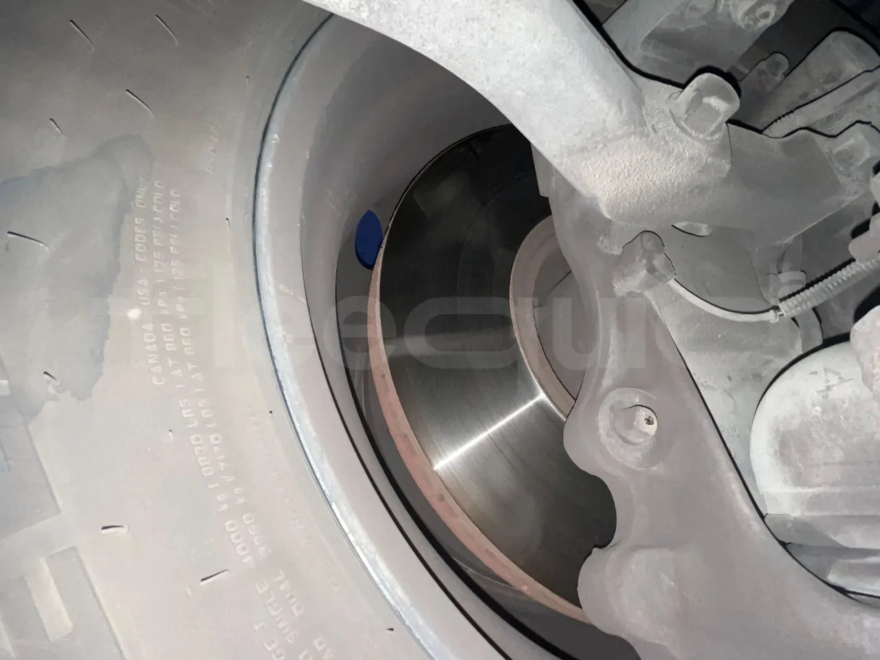 Iveco Magelys SFR2XX - Euro6 - 12,83m - 294kw - front discs left
