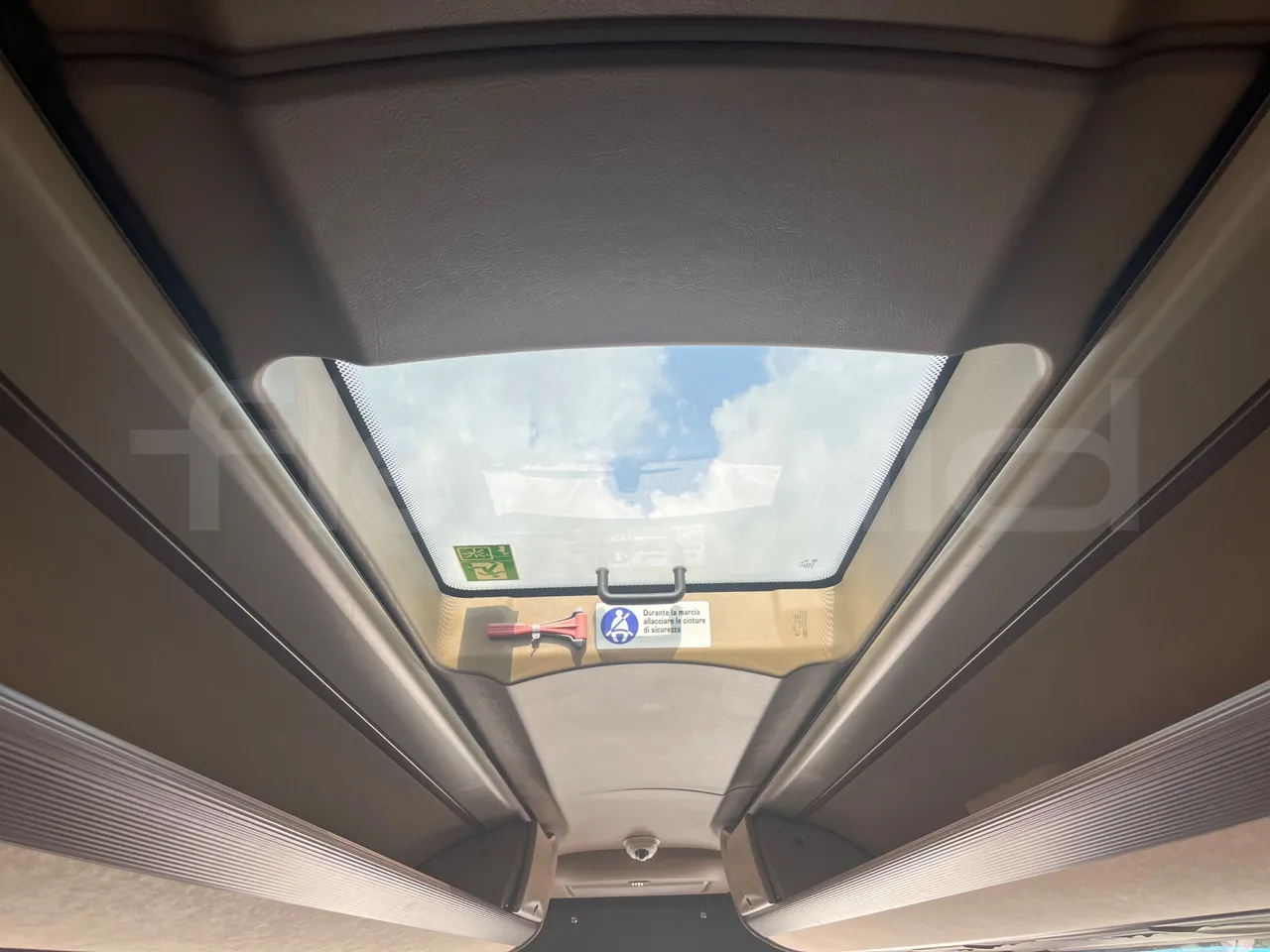 Iveco Magelys SFR2XX - Euro6 - 12,83m - 294kw - roof hatch 1