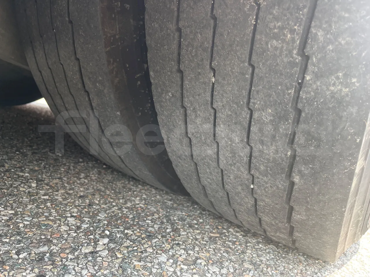 Iveco Magelys SFR2XX - Euro6 - 12,83m - 294kw - tread condition front tires left