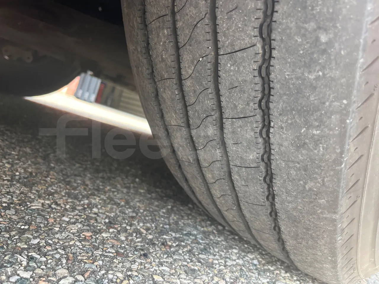Iveco Magelys SFR2XX - Euro6 - 12,83m - 294kw - tread condition front tires right