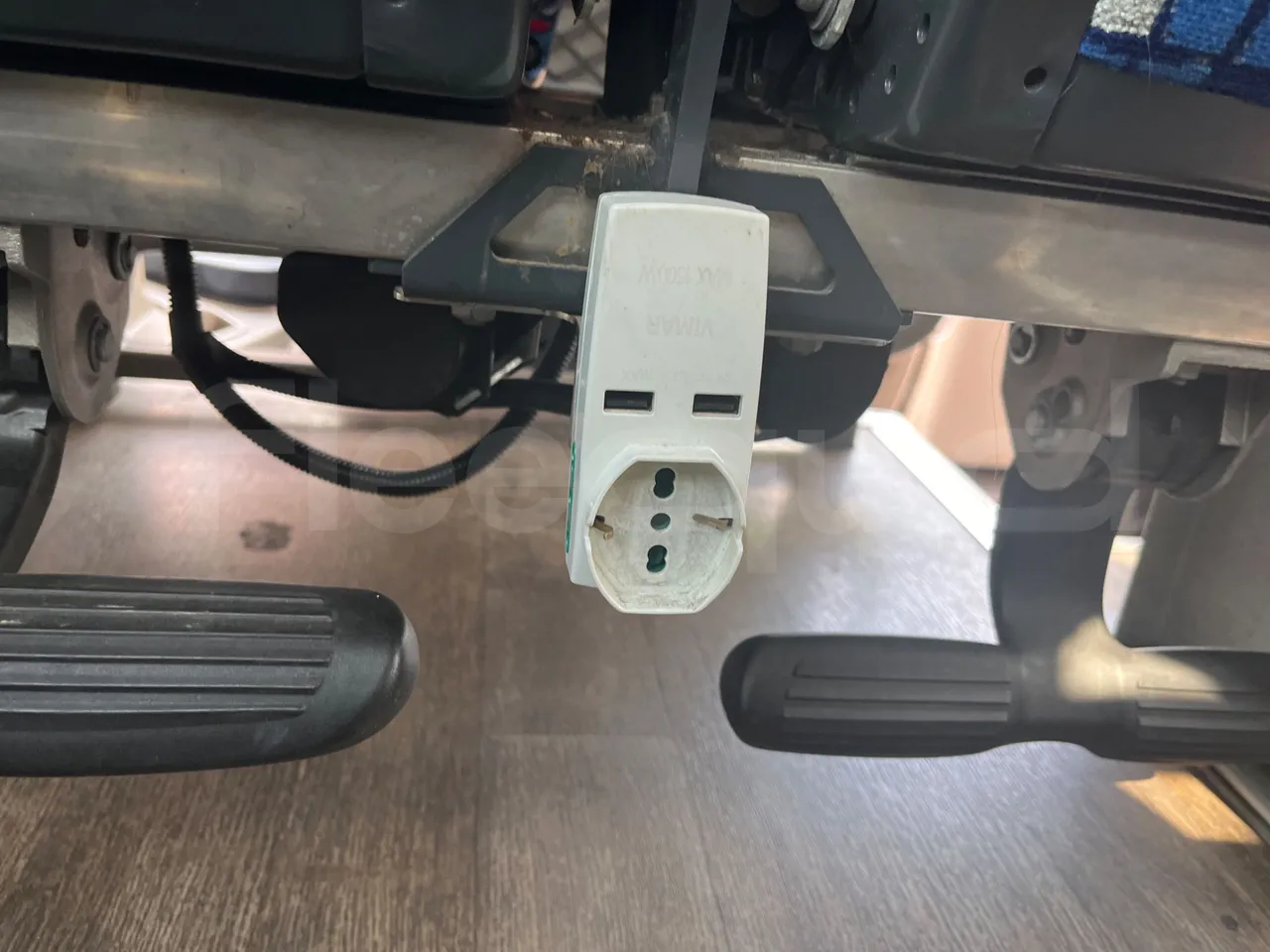 Iveco Magelys SFR2XX - Euro6 - 12,83m - 294kw - power outlets detail