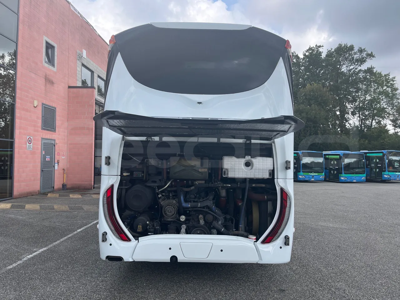 Iveco Magelys SFR2XX - Euro6 - 12,83m - 294kw - rear hatch open
