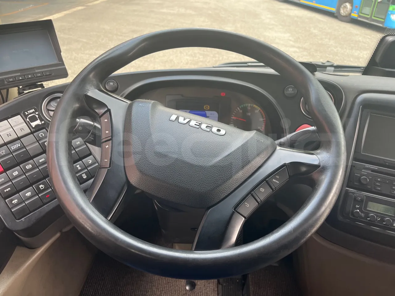 Iveco Magelys SFR2XX - Euro6 - 12,83m - 294kw - steering wheel photo