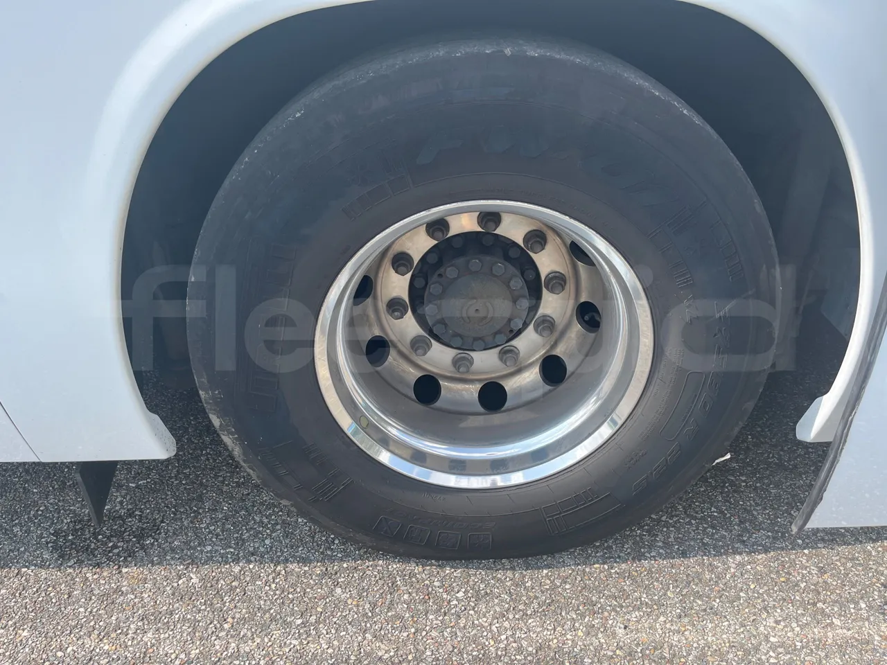 Iveco Magelys SFR2XX - Euro6 - 12,83m - 294kw - rear left tire photo