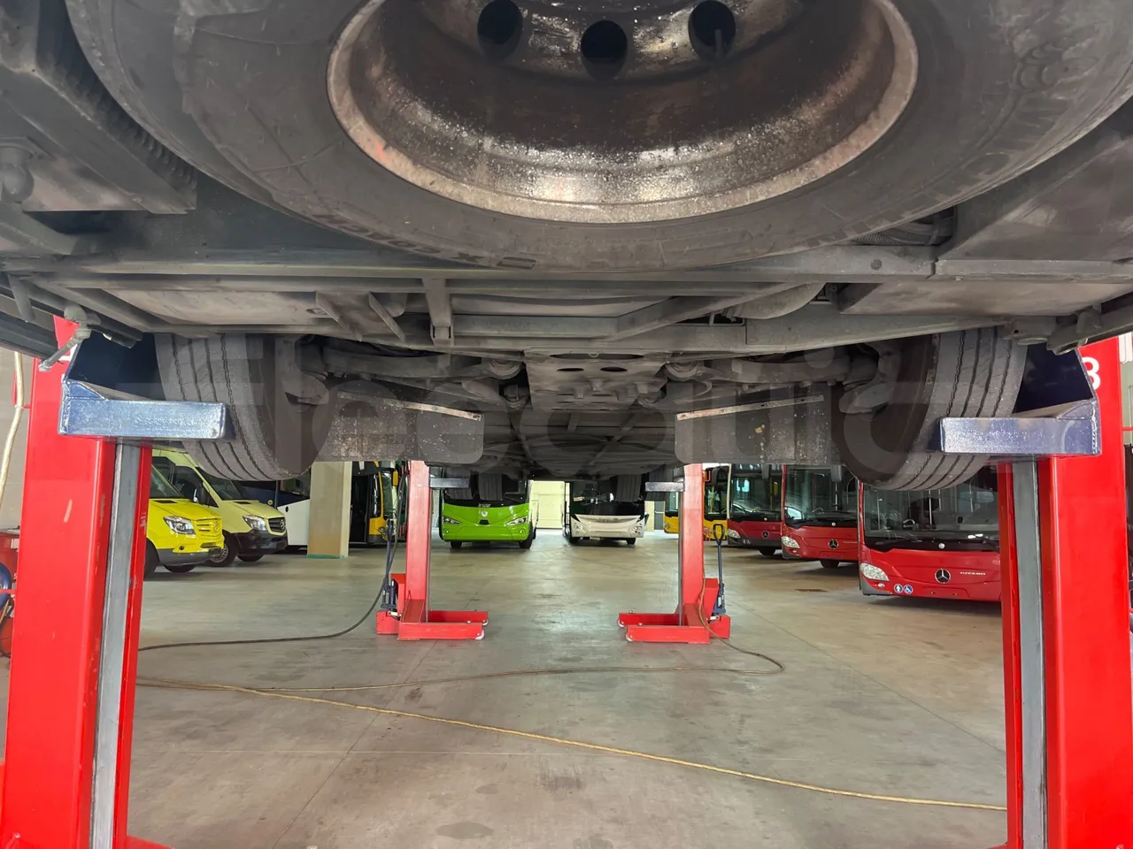 Iveco Magelys SFR2XX - Euro6 - 12,83m - 294kw - front undercarriage from front